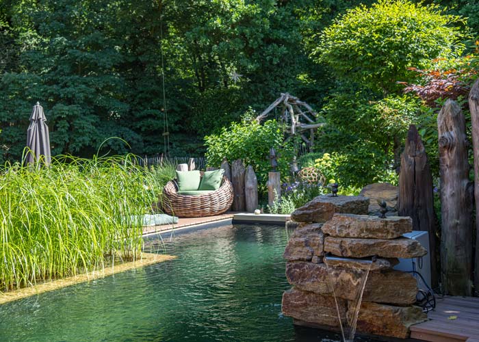 Garten mit Schwimmteich