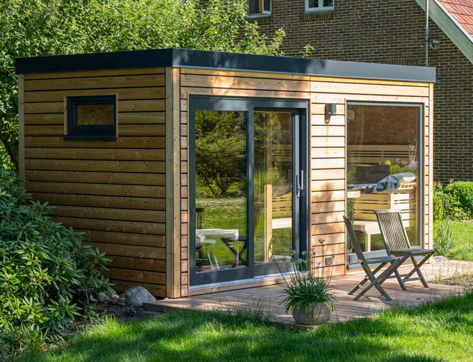 Holzarbeiten Sauna mit Holzterrasse
