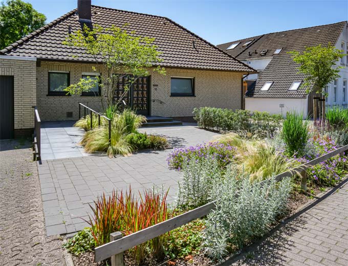 Pflasterung und barrierefreie Praxiseinfahrt