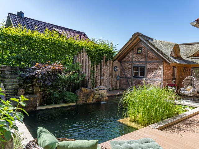Naturpool Schwimmteich am Haus