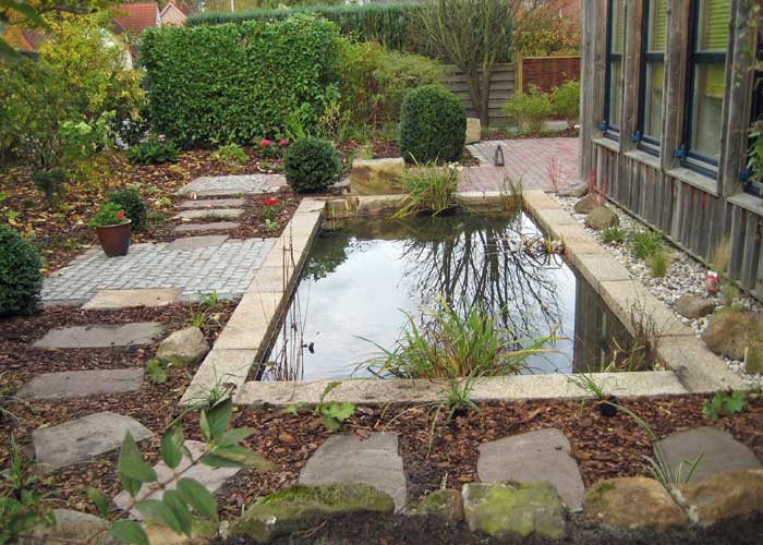 Gartenanlage mit Teich